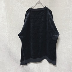 【アズールバイマウジー】ベロアニットトップス　セーター　カジュアル　黒 フェイクスウェードエンボスプルオーバーの画像