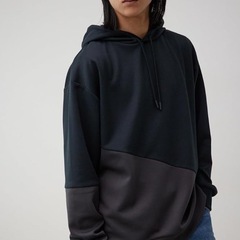 【アズールバイマウジー】パーカー メンズ レディース ユニセックス メンズM相当 B-HEAT スウィッチング パーカー251GAC80-260Iの画像