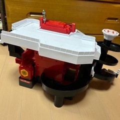 トミカ デカパトロールカー・変形ファイヤーステーションの画像