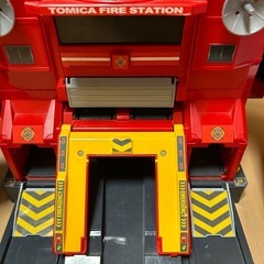 トミカ デカパトロールカー・変形ファイヤーステーションの画像