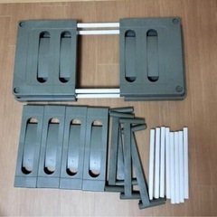 棚、シェルフ（分解可能）白と緑の画像