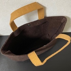 ラーナ★フェルトトートバッグ　ブラウンの画像