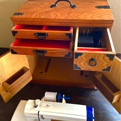 ★【MICROELITE（マイクロエリート）】小型の電動ミシンで木製収納箱付き★レトロ★希少品★の画像