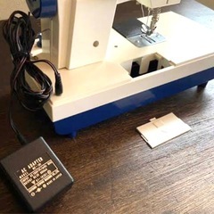 ★【MICROELITE（マイクロエリート）】小型の電動ミシンで木製収納箱付き★レトロ★希少品★の画像