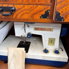 ★【MICROELITE（マイクロエリート）】小型の電動ミシンで木製収納箱付き★レトロ★希少品★の画像