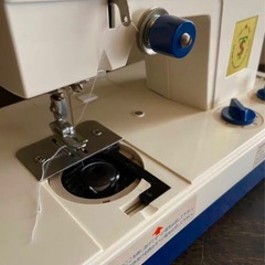 ★【MICROELITE（マイクロエリート）】小型の電動ミシンで木製収納箱付き★レトロ★希少品★の画像
