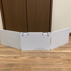 三面鏡（壁掛け可能）の画像