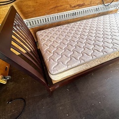 ベッドフレーム マットレスの画像