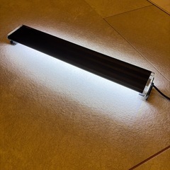 水槽用ヒーターとLEDライトの画像