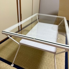 ガラステーブルの画像