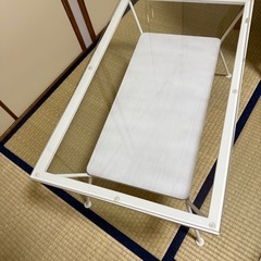 ガラステーブルの画像