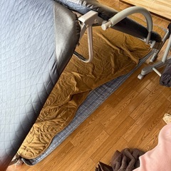 折りたたみ式簡易ベッドの画像