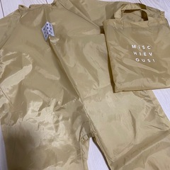 プレイウェア、ベージュは未使用です。の画像