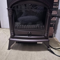 ニトリ　ファンヒーター　暖炉風の画像