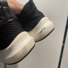 ビジュー付きスニーカーです☺️の画像