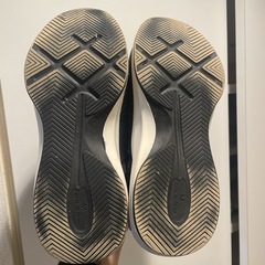 ビジュー付きスニーカーです☺️の画像