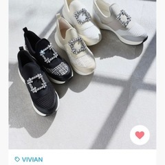 ビジュー付きスニーカーです☺️の画像