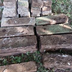 大谷石の石材差し上げます　地面の敷石や花壇づくりなどに（大きさ：大）の画像