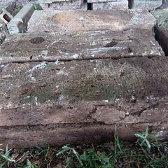 大谷石の石材差し上げます　地面の敷石や花壇づくりなどに（大きさ：大）の画像