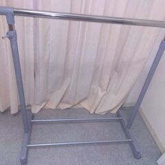 パイプハンガー ハンガーラック 伸縮可能 キャスター付き コートハンガーの画像