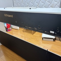 Roland RP501R 電子ピアノの画像