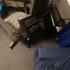 ⚠️11月22日まで　オフィス・ゲーミングデスク、ゲーミングチェア、専用マット三点セットの画像