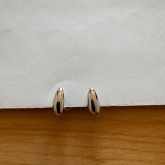 GU イヤリング　ドロップ型（シルバー）の画像