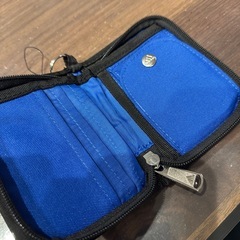 adidas 財布の画像