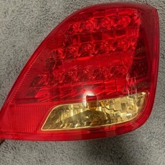18マジェスタ　テールランプの画像
