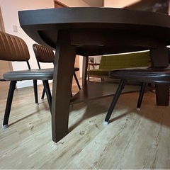 ダイニングテーブルの画像
