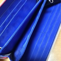 ★ Disney ドナルド Donald と チップ＆デール CHIP&DALEの 青と白と赤のエンボス加工の長財布  未使用★の画像