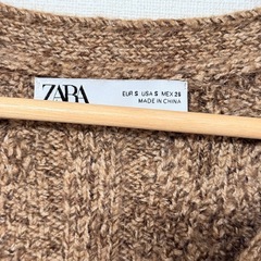 ZARA ビジューボタン クロップド カーディガン_Sの画像