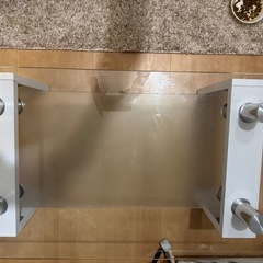 ガラステーブルの画像