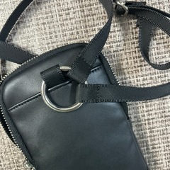 やわらか革製スマホショルダーの画像