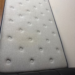 シングルベッドマットレス、ベッドフレームの画像