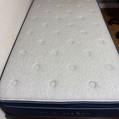 シングルベッドマットレス、ベッドフレームの画像