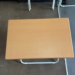 折りたたみデスクの画像