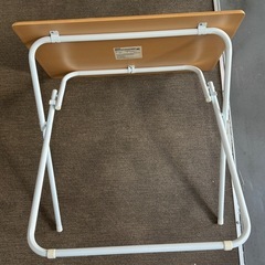 折りたたみデスクの画像