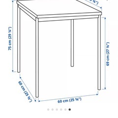 ダイニングテーブルの画像