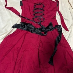 赤いワンピースの画像