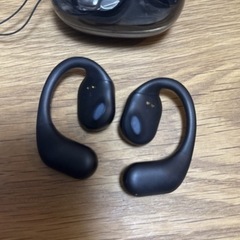 オープンイヤーワイヤレスイヤホンの画像