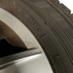 スタッドレスタイヤセットの画像