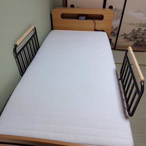 お話中　
介護用ベッド　一年未満美品