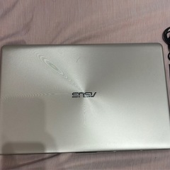 ASUS ノートパソコン（Windows 11 搭載）の画像