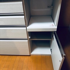 【値下げしました】美品ホワイト木彫キッチンカウンターの画像