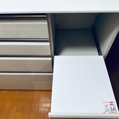 【値下げしました】美品ホワイト木彫キッチンカウンターの画像