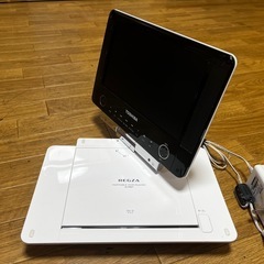 REGZA SD-P96DT ポータブルDVDプレーヤー ホワイト 地デジ ワンセグ SD 回転ディスプレイ レグザ 9型LED液晶の画像