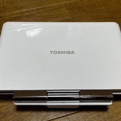 REGZA SD-P96DT ポータブルDVDプレーヤー ホワイト 地デジ ワンセグ SD 回転ディスプレイ レグザ 9型LED液晶の画像