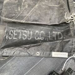 中古　防炎メッシュシート　緑色：1.8m×3.4m　10枚　と　オマケで黒　1.2×6.3m2枚の画像