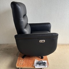 【超美品】🌈　ヤマダオリジナル ［幅79］電動リクライニングチェア「YEPC190006BKｶﾜ」 本革 ブラック【※AR対応】の画像